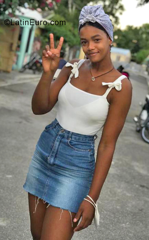 Date this lovely Dominican Republic girl Lianyi from Hato Mayor DO38639