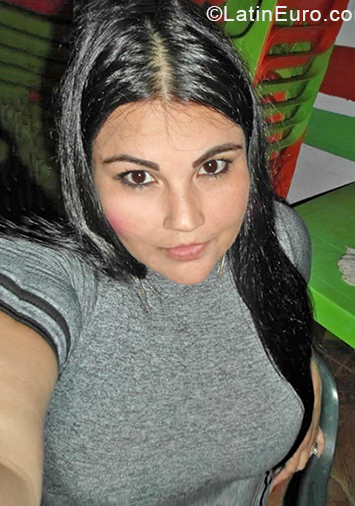 Date this foxy Colombia girl Mia from Bucaramanga CO28345