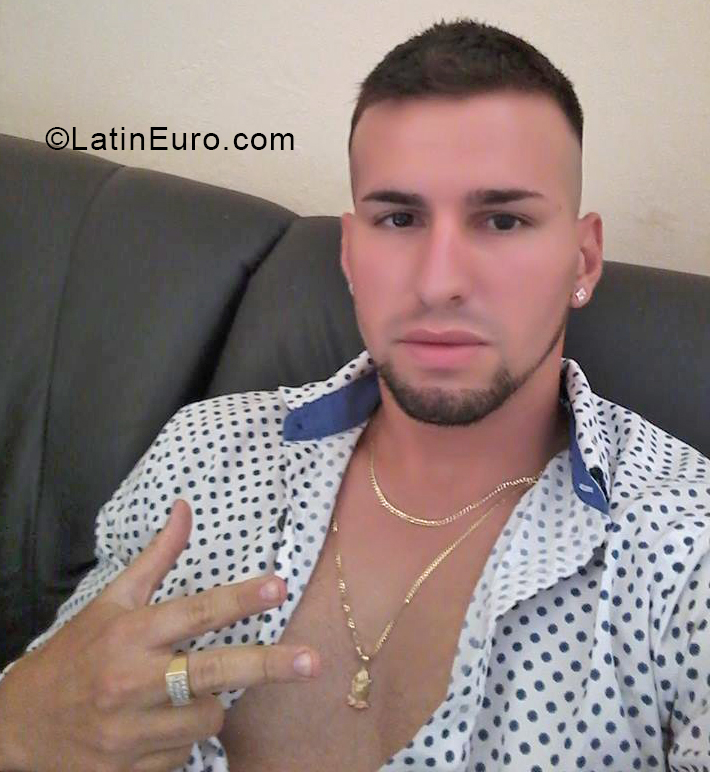 Date this sultry Chile man Angel from Lautaro CL192