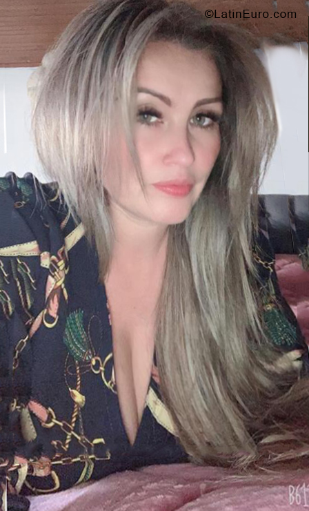 Date this young Colombia girl Pilar from Bogota CO28366