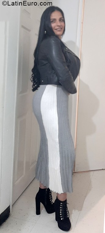 Date this beautiful Colombia girl Milena from Bogota CO28414