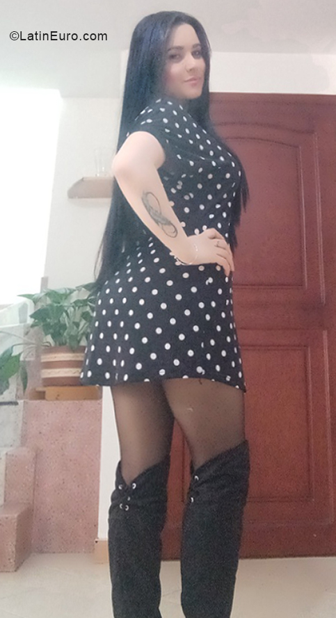 Date this gorgeous Colombia girl Mara from Bogota CO28425