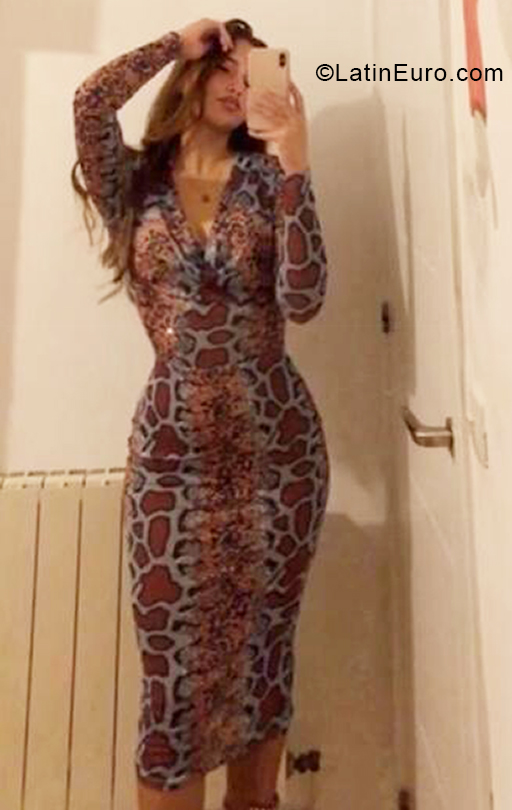 Date this voluptuous Spain girl Nora from Madrid ES534