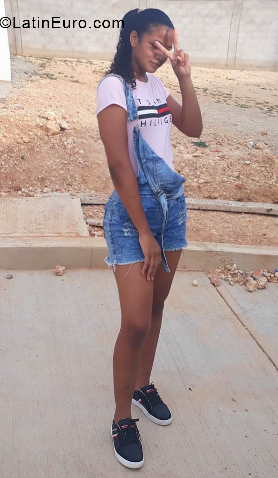 Date this charming Colombia girl Naleth from Cartagena CO28448