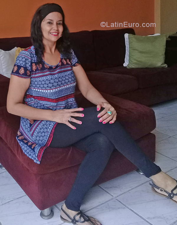 Date this passionate Colombia girl Linda from La Plata CO29113
