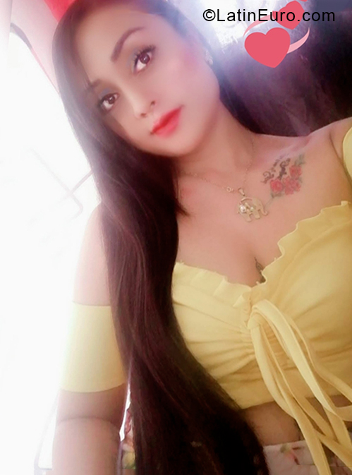 Date this georgeous Colombia girl Claudia from Pereira CO28472