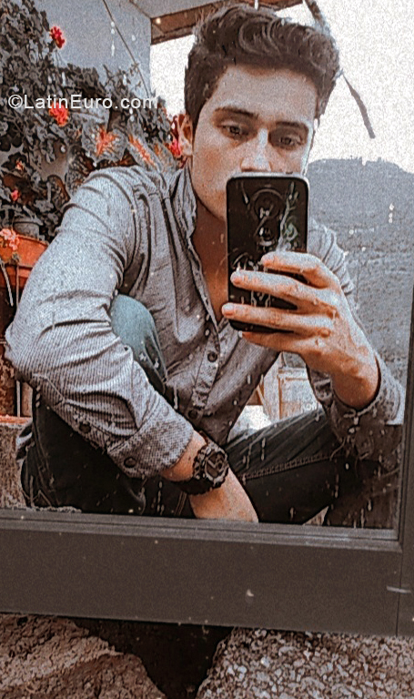 Date this georgeous Colombia man Javier from Malaga CO28519
