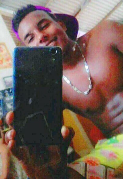 Date this happy Venezuela man Yojan from Barcelona VE3480