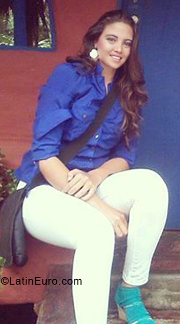 Date this voluptuous Venezuela girl Liganne from Caracas VE3483