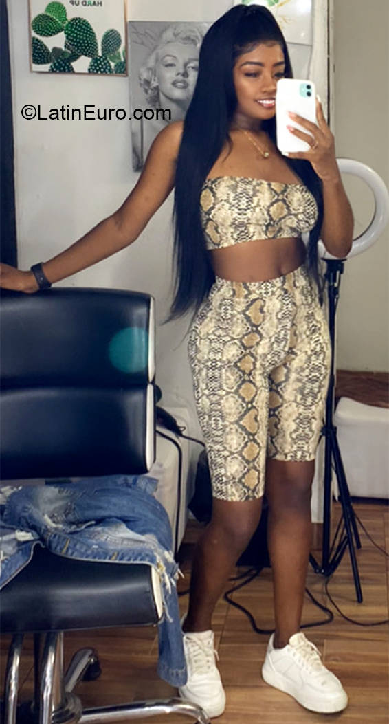 Date this nice looking Colombia girl Jensi from Cali CO28593