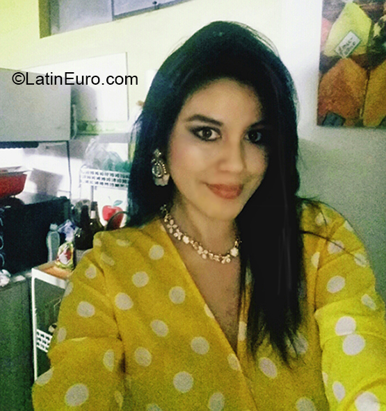 Date this voluptuous Peru girl Ivonne from Lima PE1669