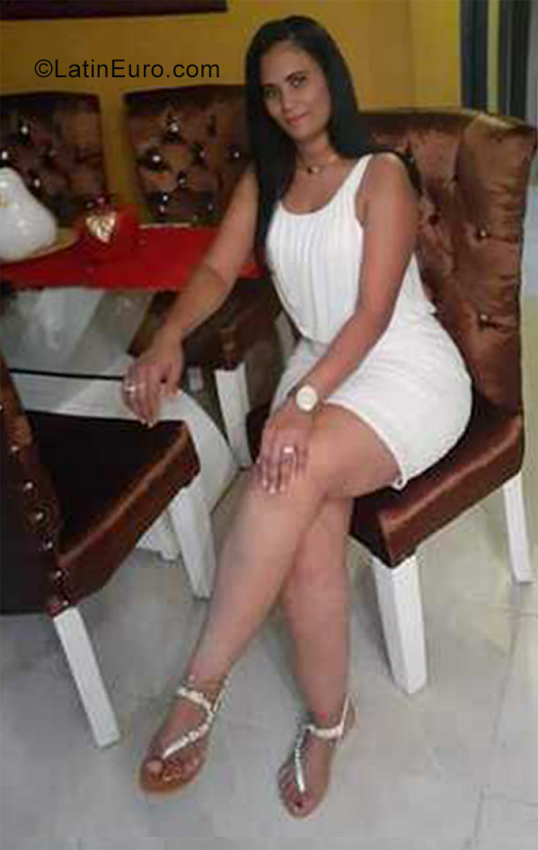 Date this attractive Dominican Republic girl Maricely from Santiago DO38867