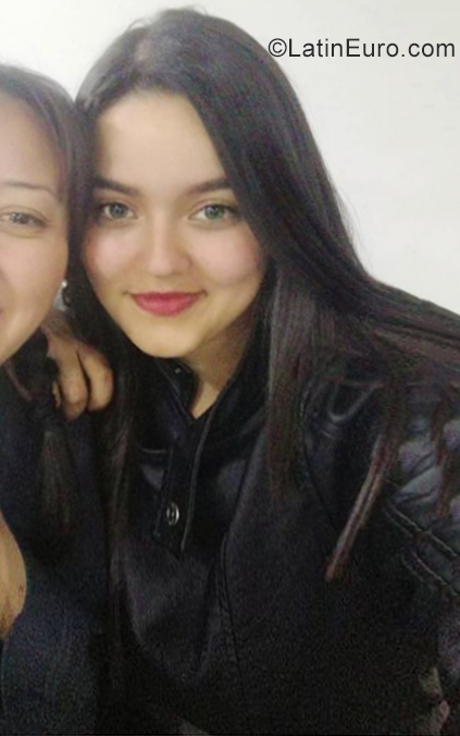 Date this nice looking Colombia girl Stefania from Bogota CO28745