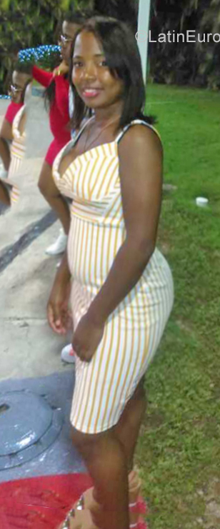 Date this athletic Dominican Republic girl Karina from Santo Domingo DO38897