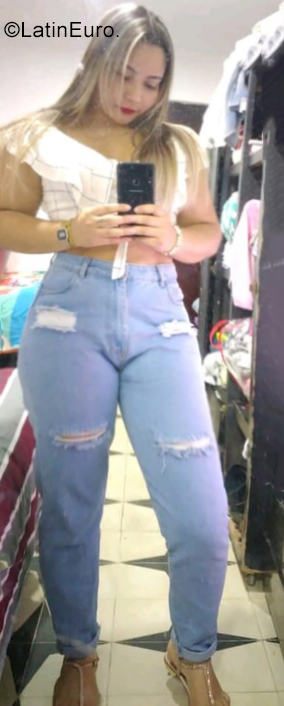 Date this lovely Colombia girl Yandra from Barranquilla CO28813