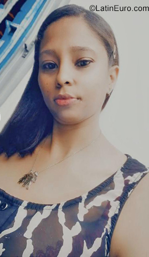 Date this hard body Dominican Republic girl Anyuli from Santo Domingo DO38978