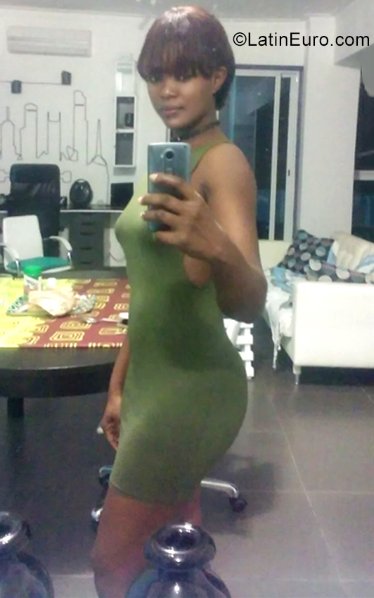 Date this sensual Dominican Republic girl Roseline from Santo Domingo DO39033
