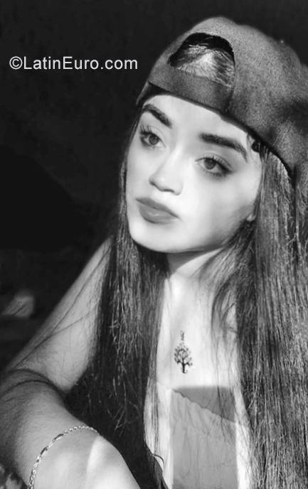 Date this delightful Mexico girl Jennifer from Cozumel MX2204