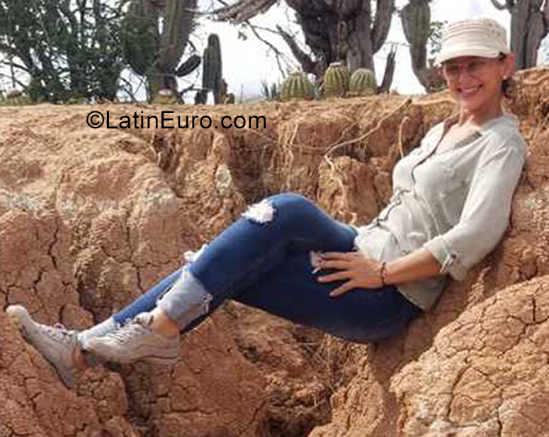 Date this hot Colombia girl Maria from Bogota CO29099