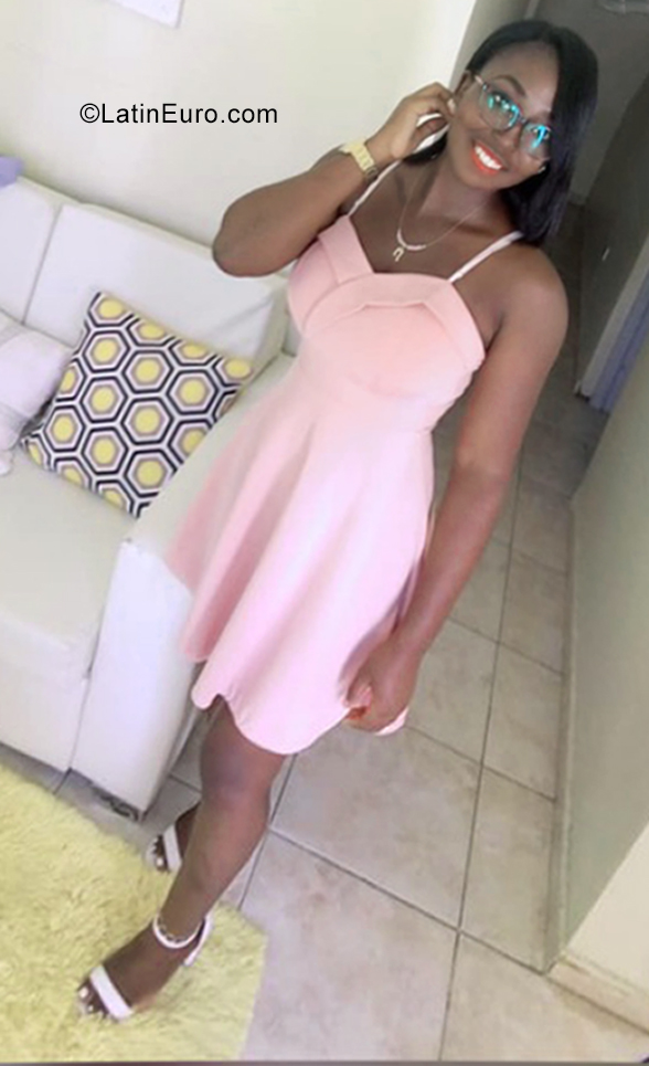 Date this hot Dominican Republic girl Maria estela from La Vega DO39160