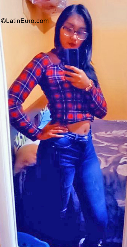 Date this good-looking Ecuador girl Lizbeth from Quito EC683