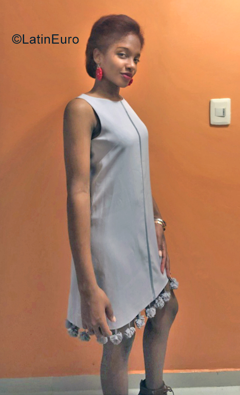 Date this stunning Dominican Republic girl Kathy from Republica Dominicana DO40053