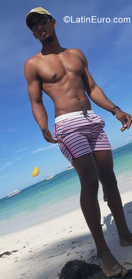 Date this funny Dominican Republic man Bruno from Veron DO39217