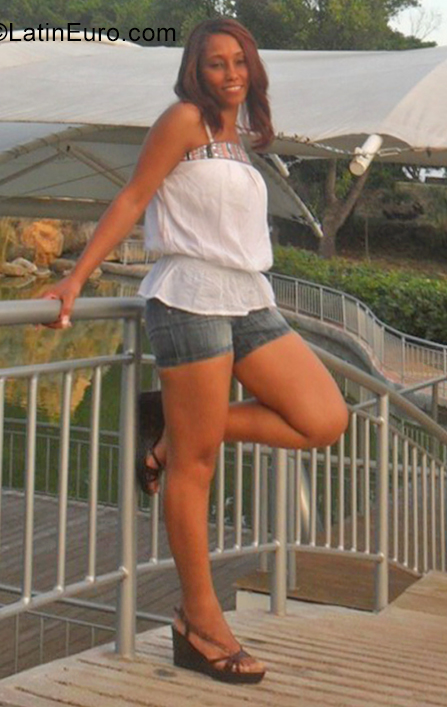 Date this delightful Dominican Republic girl Jary from Santo Domingo DO39218