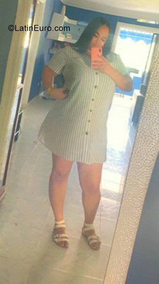 Date this young Dominican Republic girl Samantha from Santo Domingo DO39228
