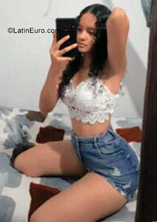 Date this delightful Colombia girl Valeria from Bogota CO29254
