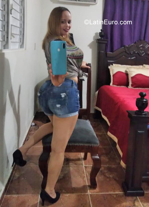 Date this georgeous Dominican Republic girl Johanny from Santo Domingo DO39245