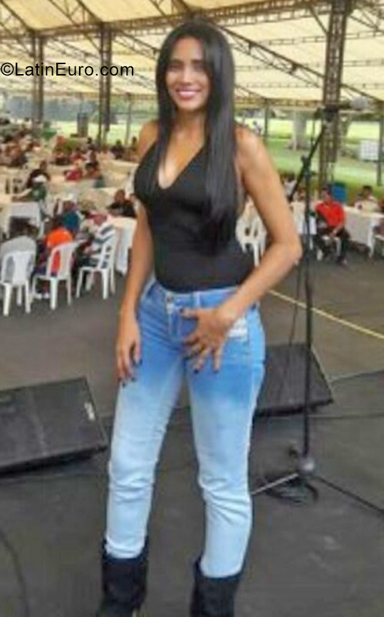 Date this nice looking Colombia girl Leonela from Cali CO29309