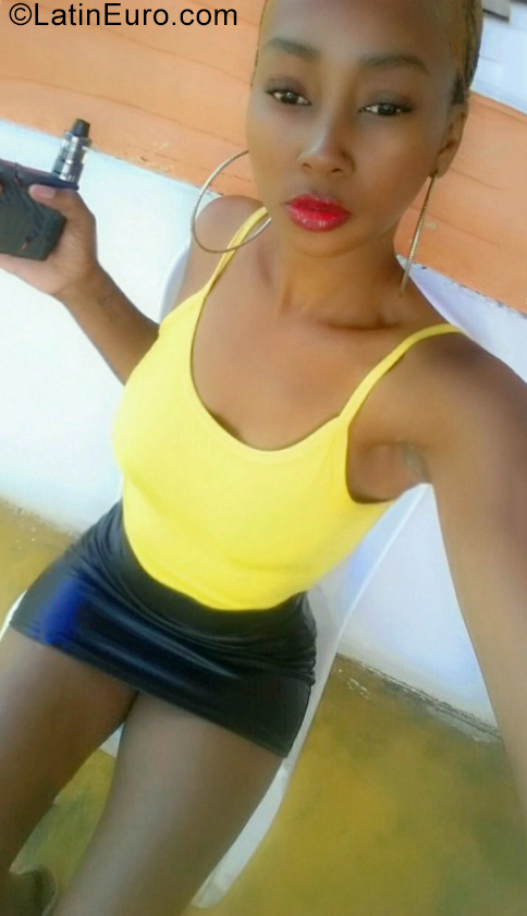 Date this beautiful Dominican Republic girl Anyelina from Santo Domingo DO39274