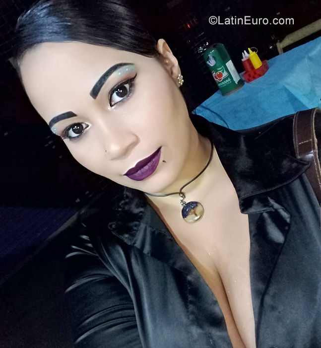 Date this voluptuous Brazil girl Angela from Curitba BR11313