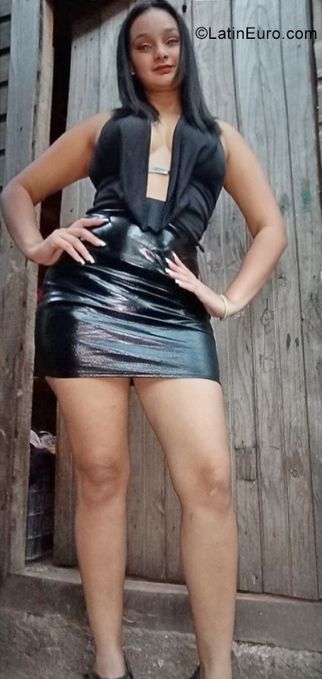 Date this pretty Honduras girl Sharon from Tegucigalpa HN2895