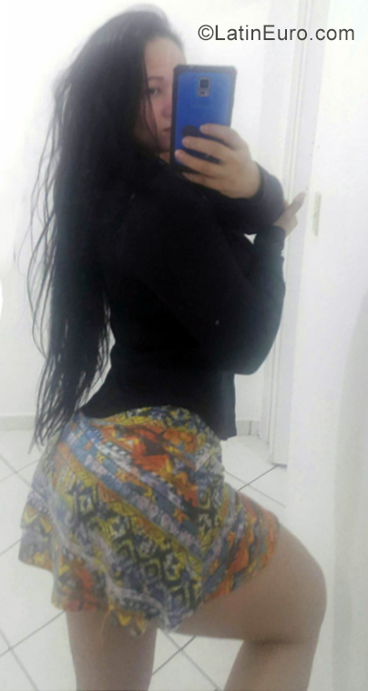 Date this pretty Brazil girl Leone from Sao Paulo BR12398