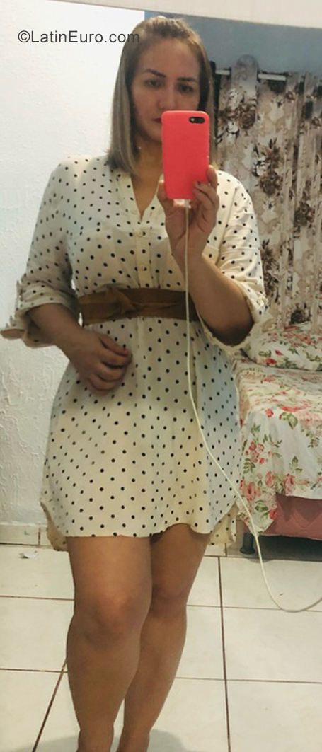Date this sultry Brazil girl Iza from Manaus BR11320