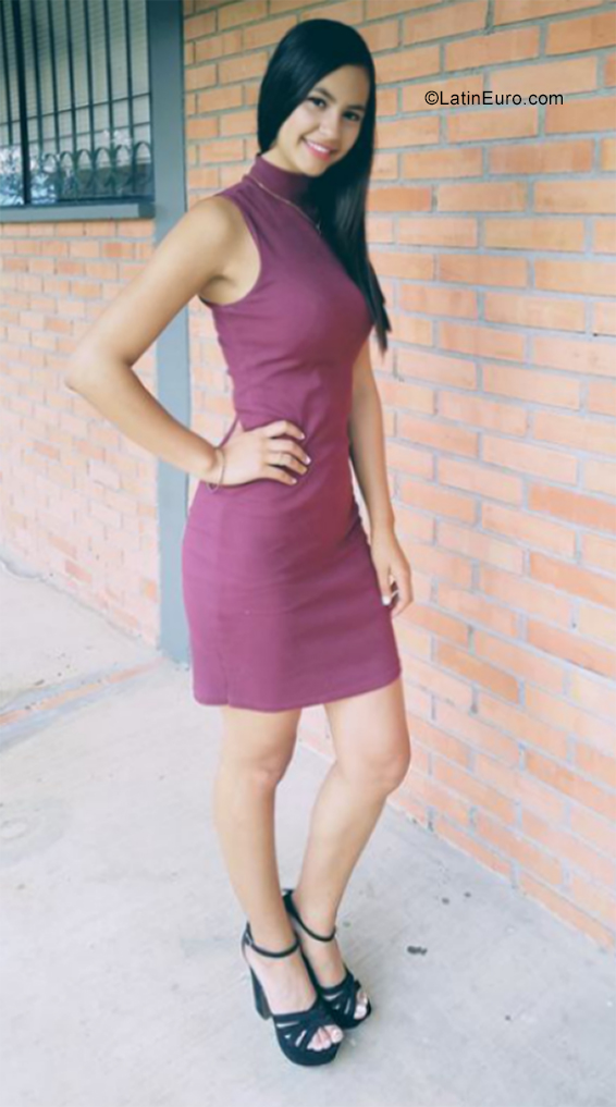 Date this sensual Colombia girl Andrea from Bucaramanga CO29432