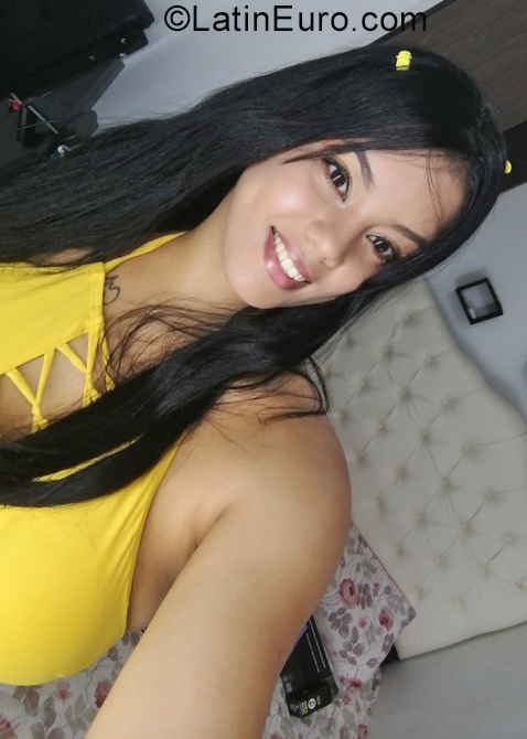 Date this gorgeous Colombia girl Melanie from Bucaramanga CO29454