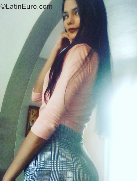 Date this happy Venezuela girl Diomairis from Caracas VE3747
