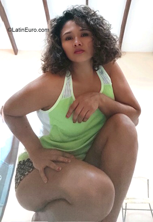 Date this hot Bolivia girl Gloria from Santa Cruz BO112