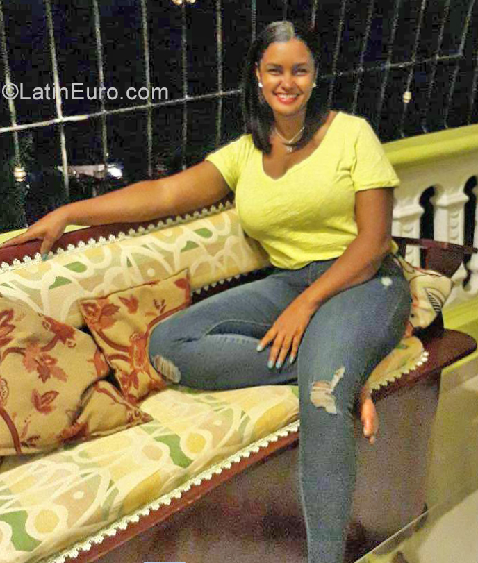 Date this young Dominican Republic girl ANA from Cualquier Lugar DO39483