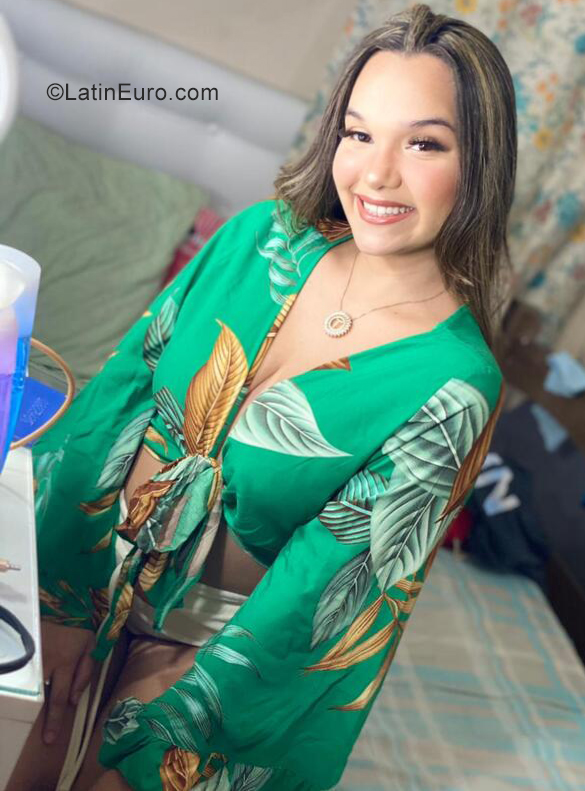 Date this charming Brazil girl Thayssa from Manaus BR11344