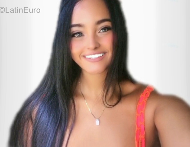 Date this stunning Venezuela girl Daniela from Caracas VE3813