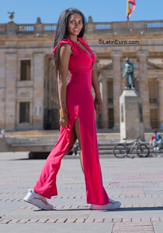 Date this gorgeous Colombia girl Hanna from Bogota CO29752
