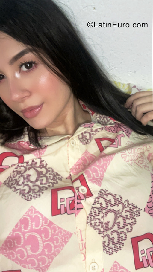 Date this tall Colombia girl Maria from Medellin CO29771