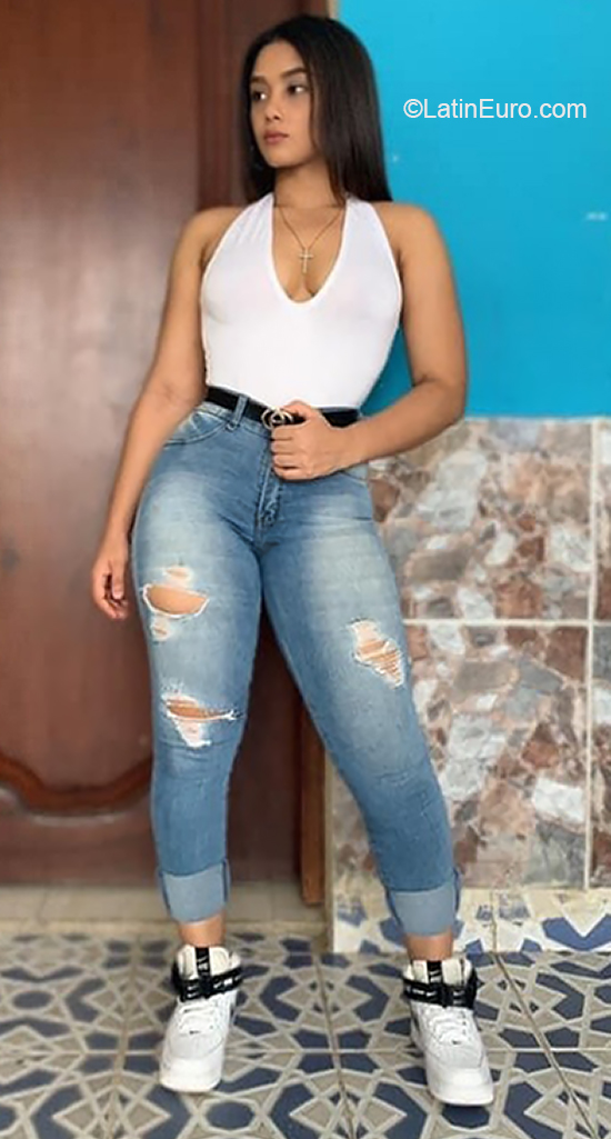 Date this charming Dominican Republic girl Samantha from Santiago DO39572
