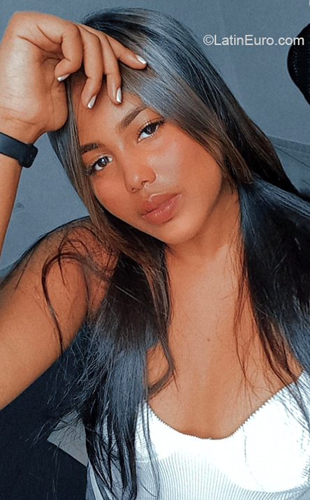 Date this foxy Colombia girl Eilyn from Cartagena CO30798