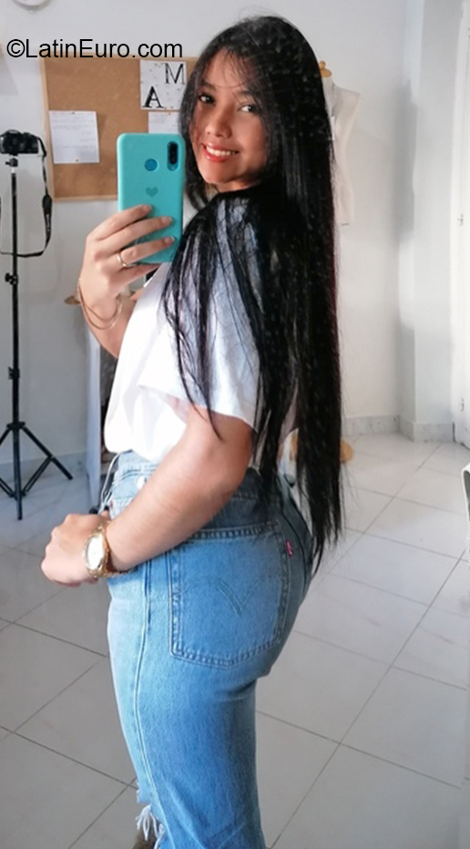 Date this hot Italy girl Angelica from Napoli IT344