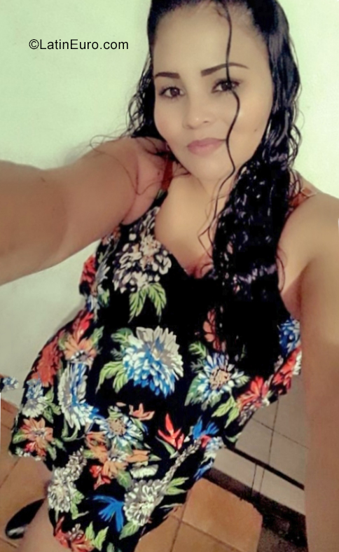 Date this hard body Venezuela girl Anajay from San Cristóbal VE3866